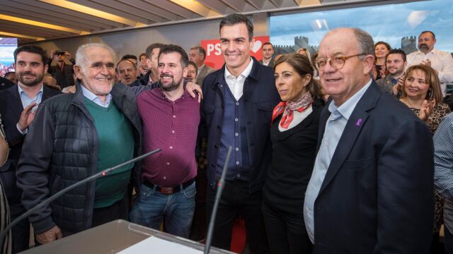 El presidente del Gobierno, Pedro Sánchez, participa en un acto del PSOE en Ávila junto a Demetrio Madrid, Luis Tudanca, Yolanda Vázquez y Jesús Caro