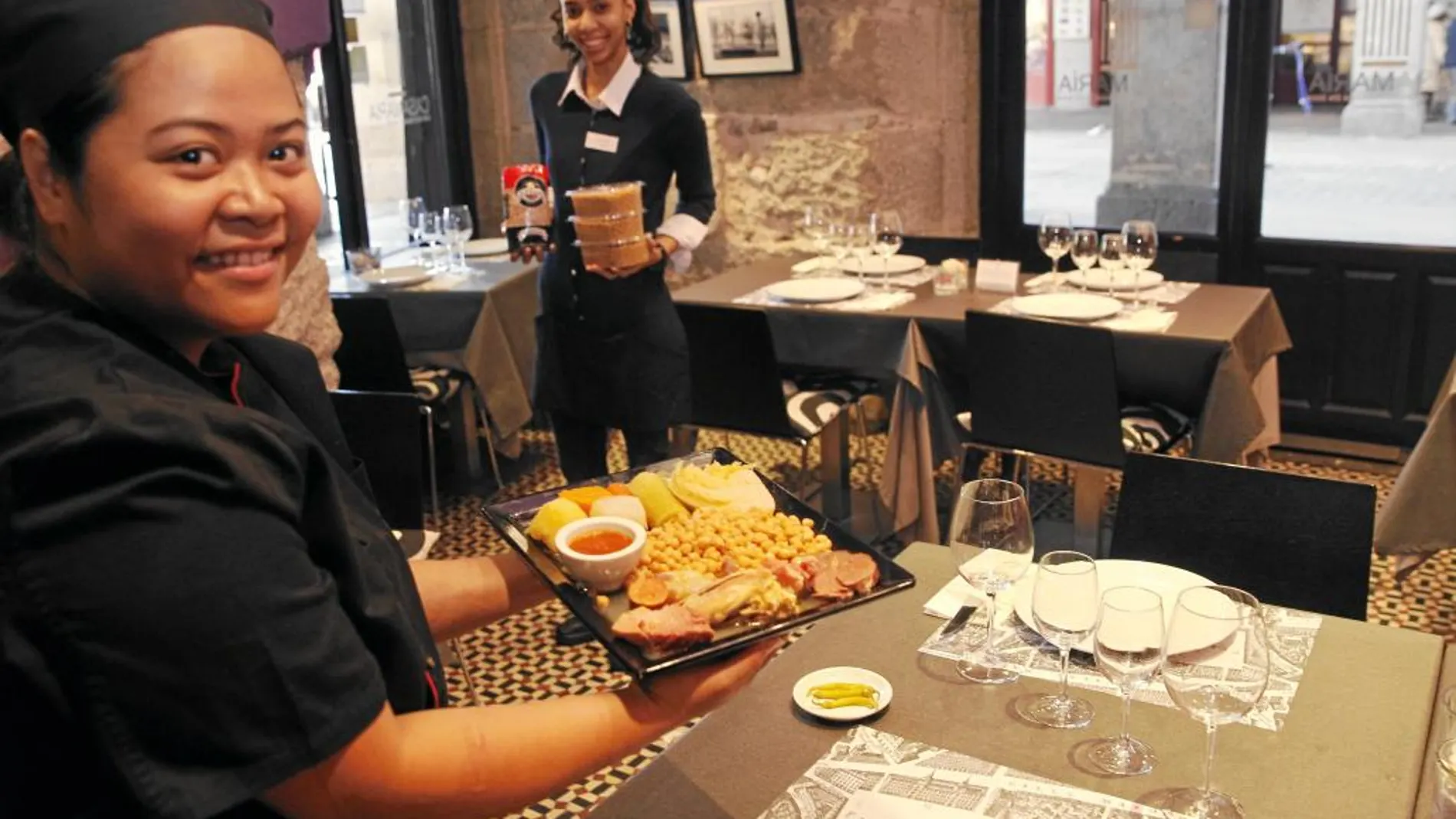 Sólo un simbólico restaurante en la céntrica Plaza Mayor, Casa María, sirve desde hace unas semanas el cocido 100% madrileño