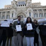 Imagen de la protesta que ha tenido lugar esta mañana a las puertas del Ayuntamiento de Madrid.