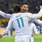 Bale y Cristiano Ronaldo celebran uno de los tres goles del Real Madrid, ayer en Dortmund