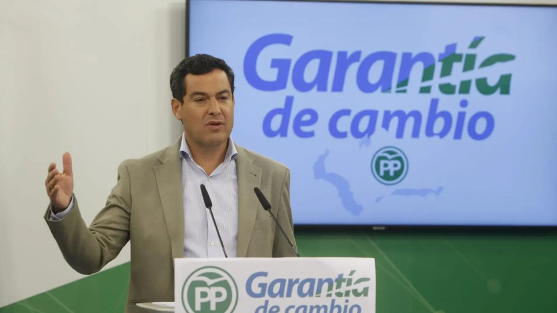 Juanma Moreno, en la sede de PP andaluz en Sevilla / Manuel Olmedo