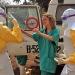 Voluntarios de Médicos sin Fronteras, en los primeros momentos de la epidemia