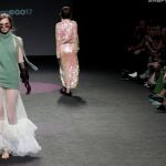Dos modelos lucen creaciones que la firma Célia Valverde, propone para la temporada otoño/invierno 2018/2019