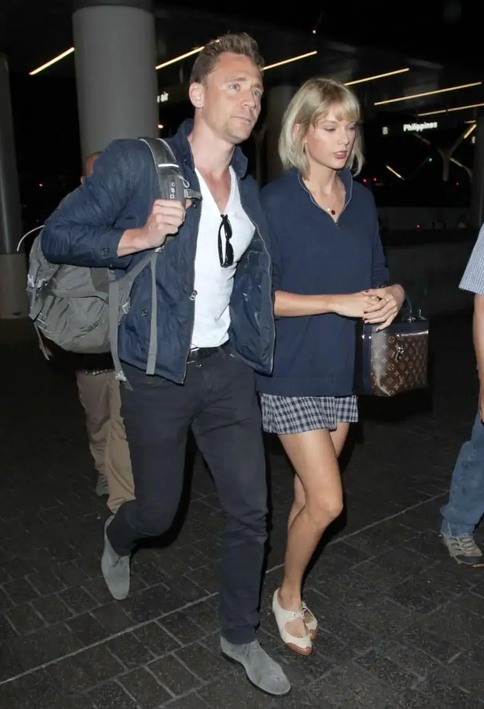 El actor Tom Hiddleston con su novia Taylor Swift