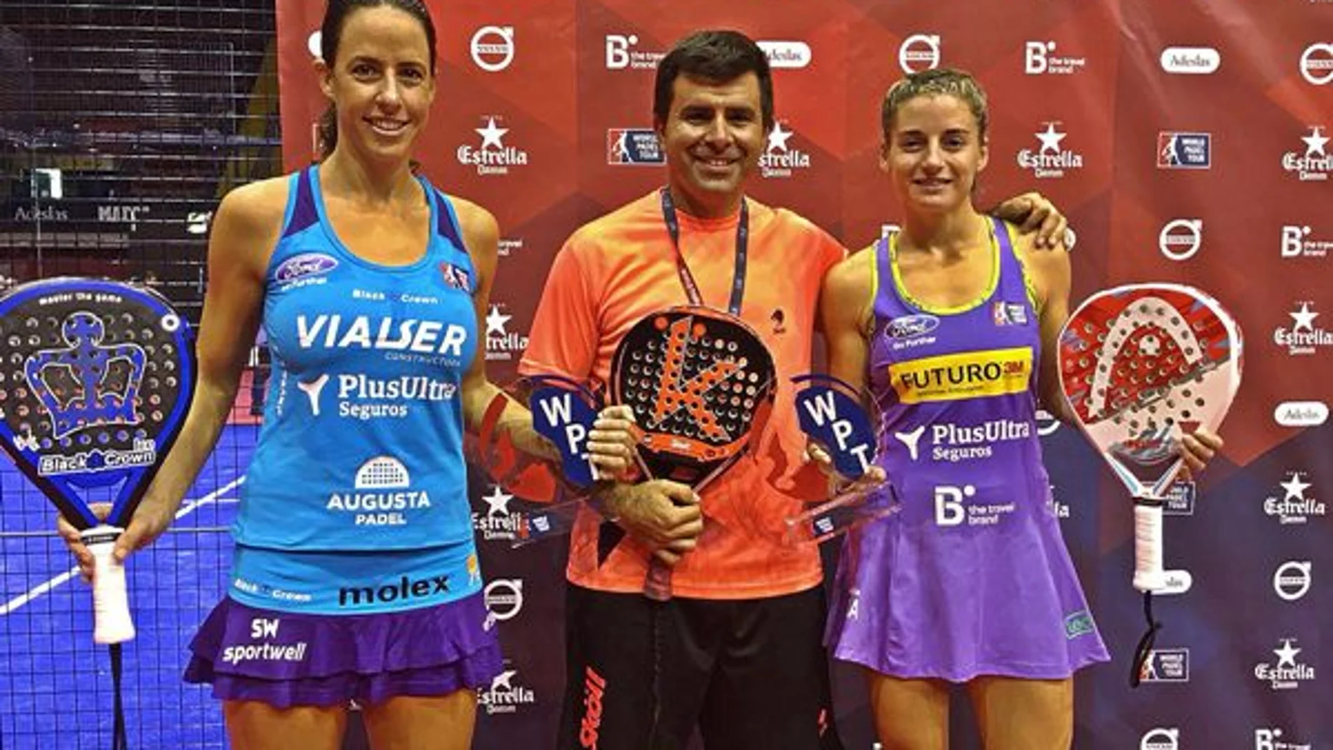 Alejandra y Marta, con su entrenador, Juan Alday