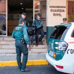 Bernardo Montoya saliendo hoy del cuartel de la Guardia Civil. (Foto: GTres)