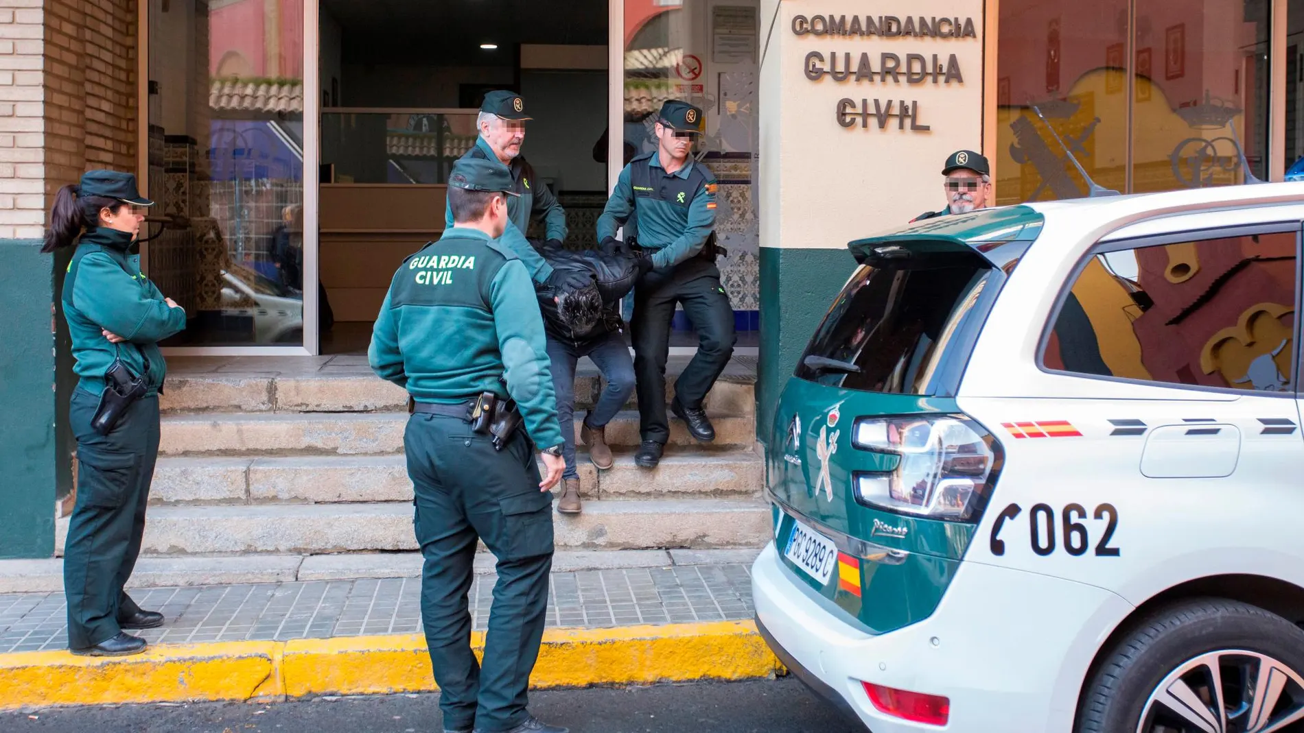 Bernardo Montoya saliendo hoy del cuartel de la Guardia Civil. (Foto: GTres)