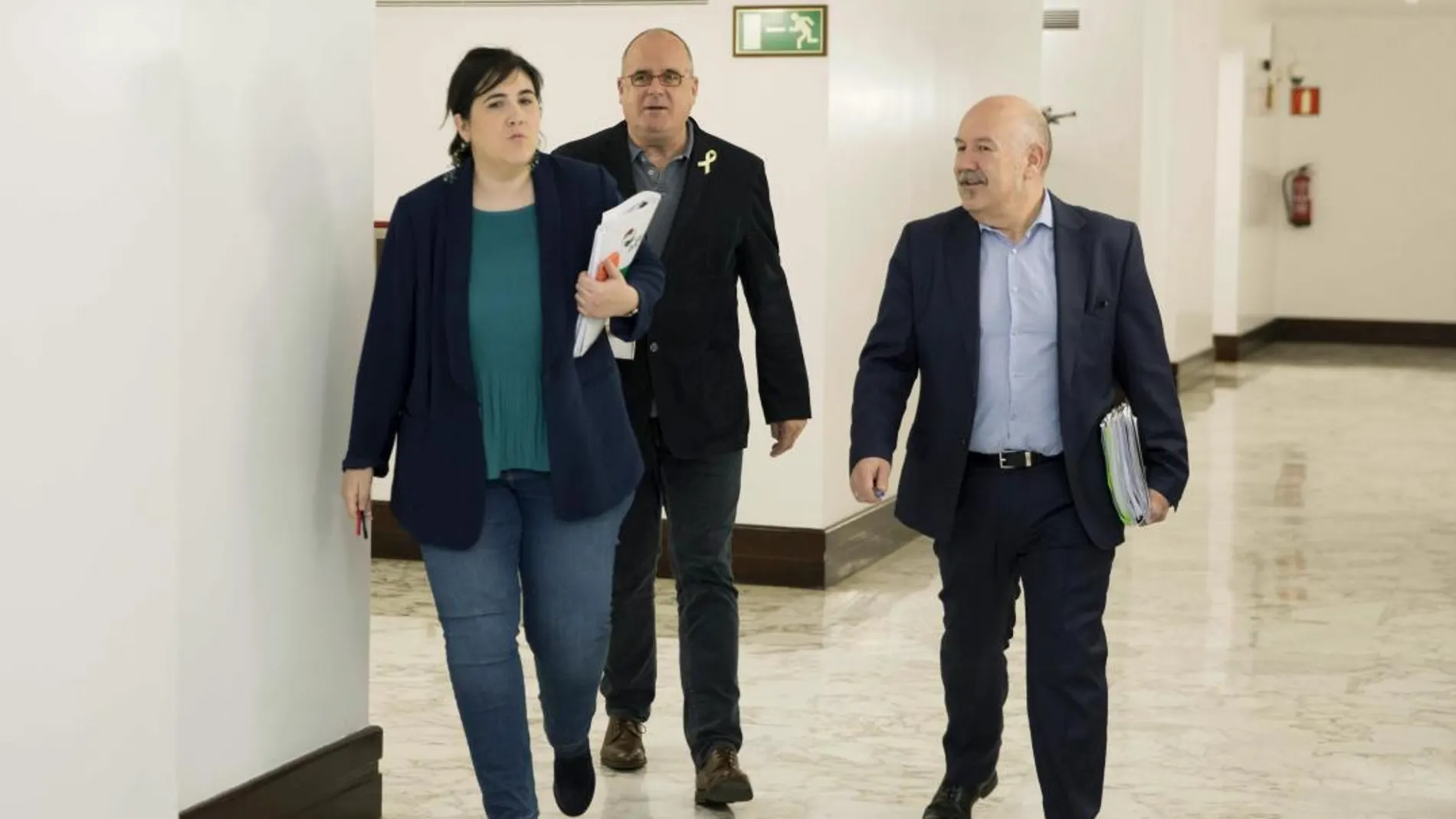 Los representantes del PNV en la ponencia de Autogobierno del Parlamento Vasco, la presidenta, Jone Berriozabal, y Joseba Egibar (c) e Iñigo Iturrate. EFE /David Aguilar