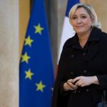 La presidenta del partido Frente Nacional, Marine Le Pen, a su llegada a una reunión con el presidente galo, Emmanuel Macron, ayer, en el Palacio del Elíseo en París