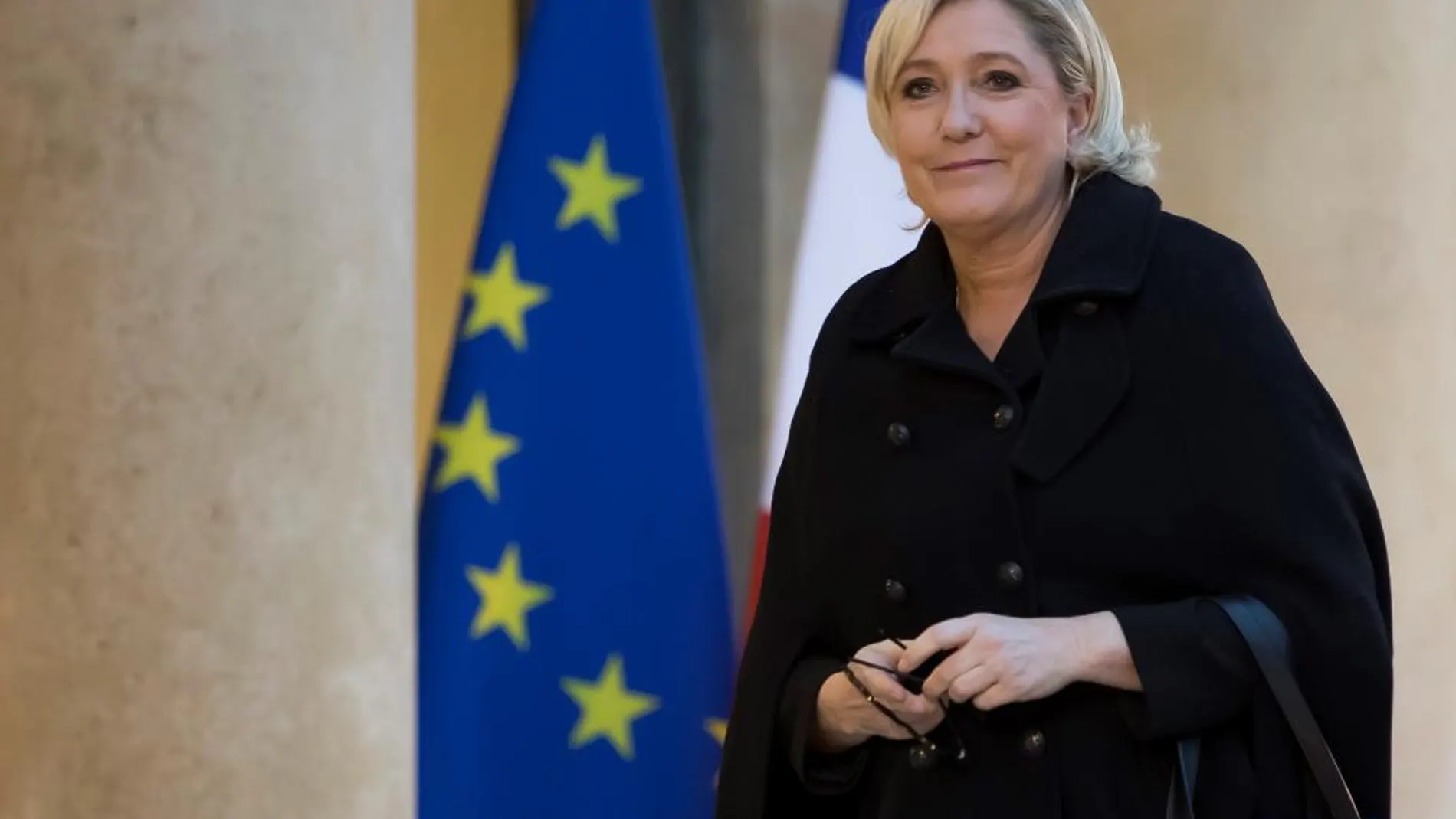 La presidenta del partido Frente Nacional, Marine Le Pen, a su llegada a una reunión con el presidente galo, Emmanuel Macron, ayer, en el Palacio del Elíseo en París