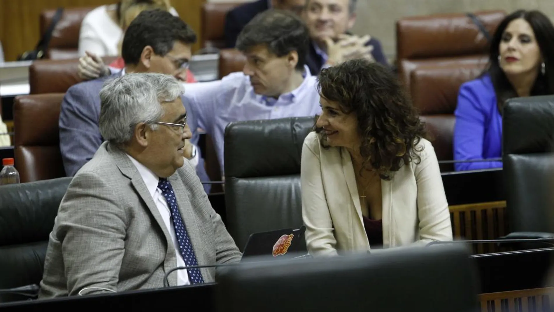 Ramírez de Arellano y María Jesús Montero, compañeros de bancada en el Parlamento andaluz hasta junio, volverán a reunirse hoy, esta vez en el Ministerio de Hacienda/Foto: Manuel Olmedo