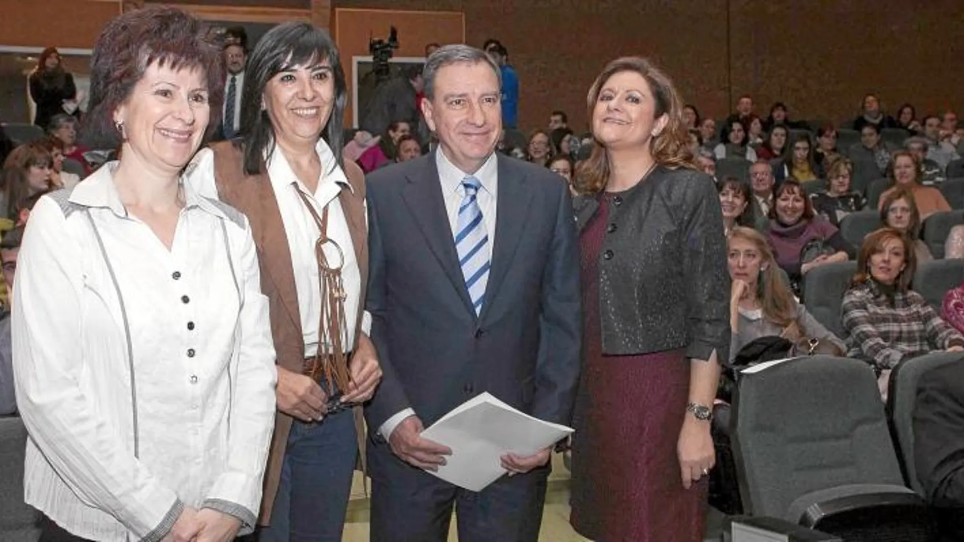 El consejero de Educación con responsables de la Escuela de Idiomas de Valladolid