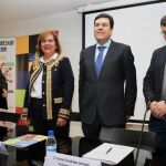 El presidente de Secot, Roberto Escudero; la vicerrectora en Palencia, Mercedes Sánchez; el consejero de Empleo, Carlos Fernández Carriedo; y el director general del Parque Científico en la UVa, Celedonio Álvarez, en la presentación de la Oficina del Egresado Emprendedor en Castilla y León