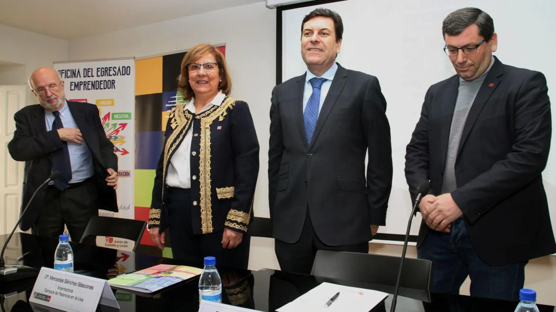 El presidente de Secot, Roberto Escudero; la vicerrectora en Palencia, Mercedes Sánchez; el consejero de Empleo, Carlos Fernández Carriedo; y el director general del Parque Científico en la UVa, Celedonio Álvarez, en la presentación de la Oficina del Egresado Emprendedor en Castilla y León