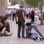 En la imagen, la Policía Nacional detiene a dos miembros de la banda Pink Panthers tras haber cometido un robo en una joyería hace unos días.