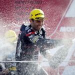 El francés Johann Zarco (c) en el podio tras conseguir una nueva victoria en su segunda temporada como campeón del mundo de Moto2.