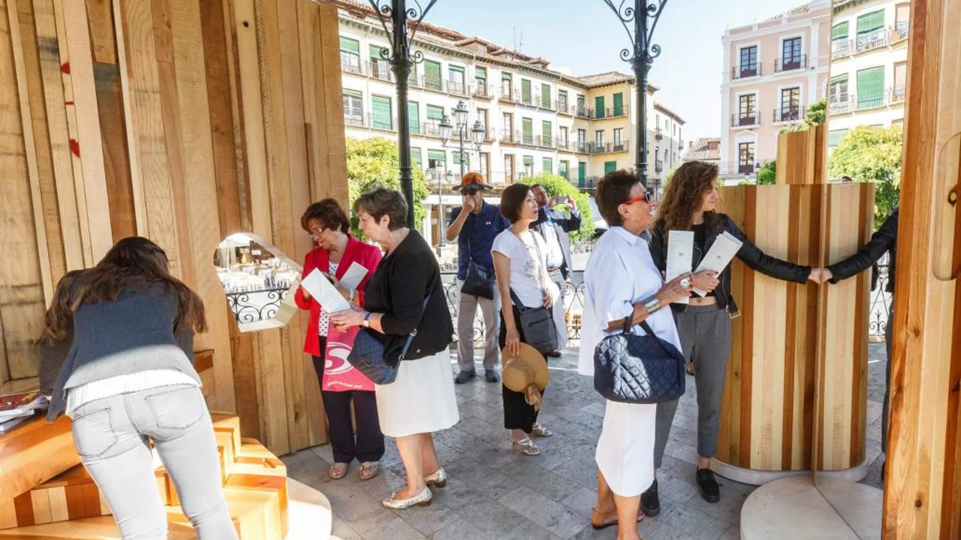 Numeroso público visita la muestra «Demasiado bueno para desperdiciarlo»