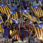Esteladas durante el partido de la primera jornada de la Liga de Campeones que enfrentó al FC Barcelona y el Celtic Glasgow