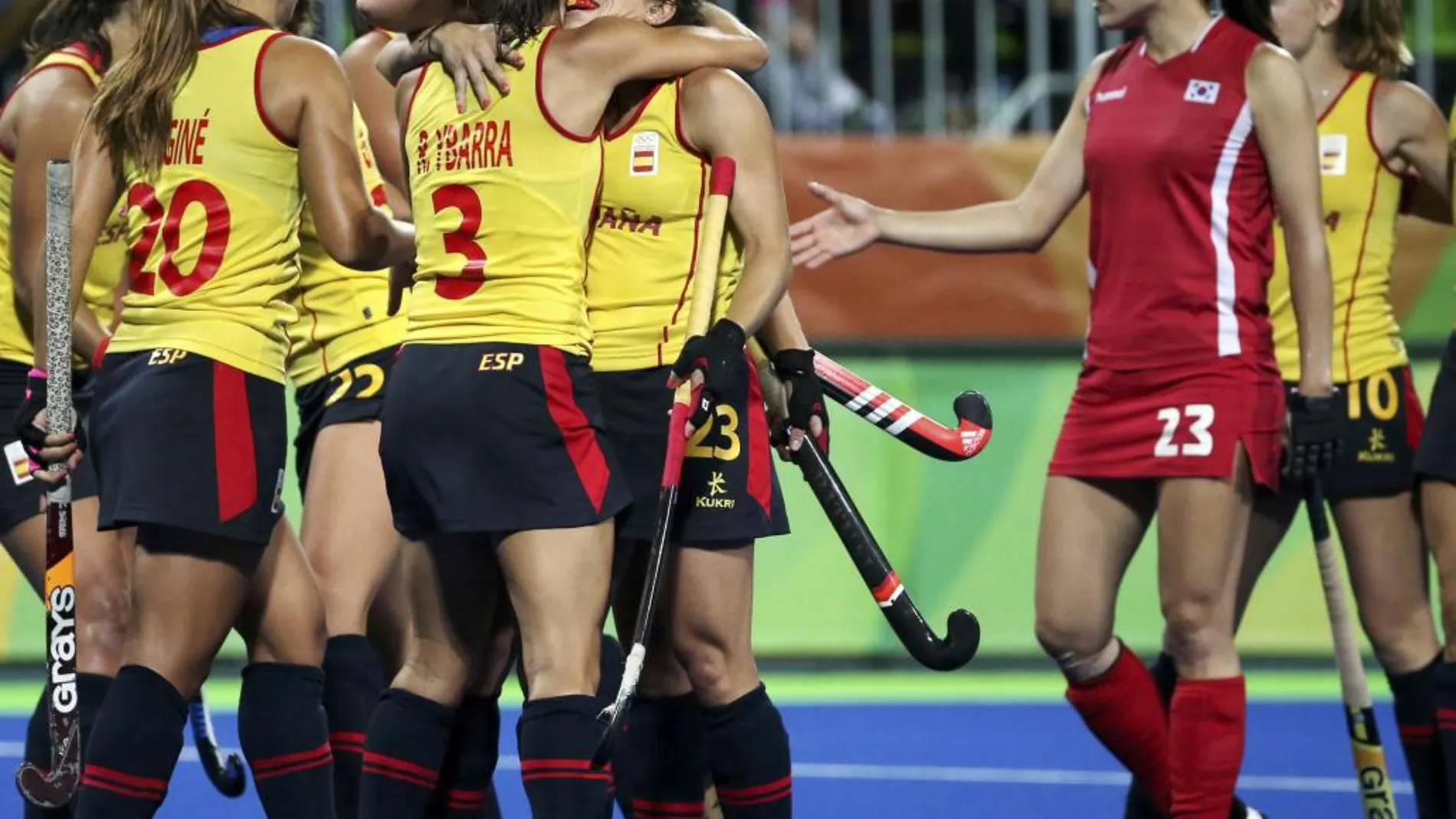 Las jugadoras españolas celebran el triunfo ante Corea