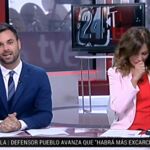 Una periodista de TVE se atraganta en directo: “Vas a tener que seguir tú”