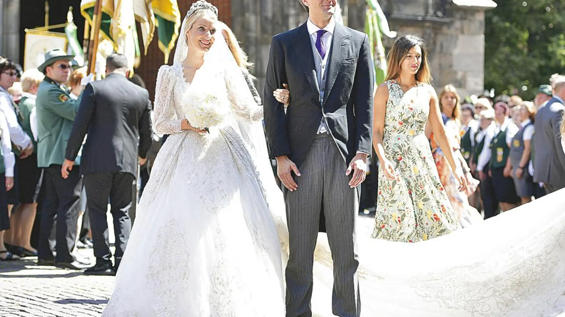 Casados oficialmente desde el jueves, Ekaterina y Ernesto de Hannover celebraron la ceremonia religiosa