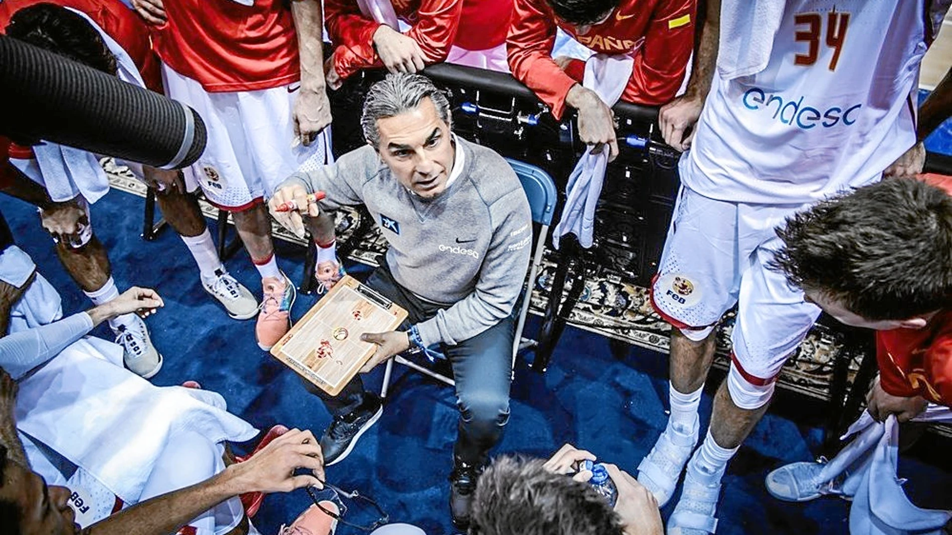 Sergio Scariolo dando instrucciones como técnico