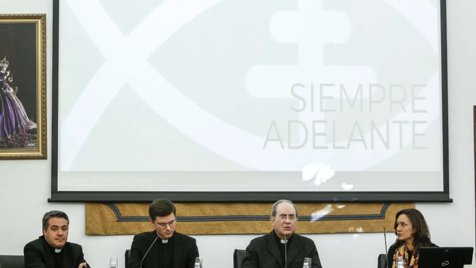 El Arzobispo de Sevilla, monseñor Juan José Asenjo, estuvo en la presentación