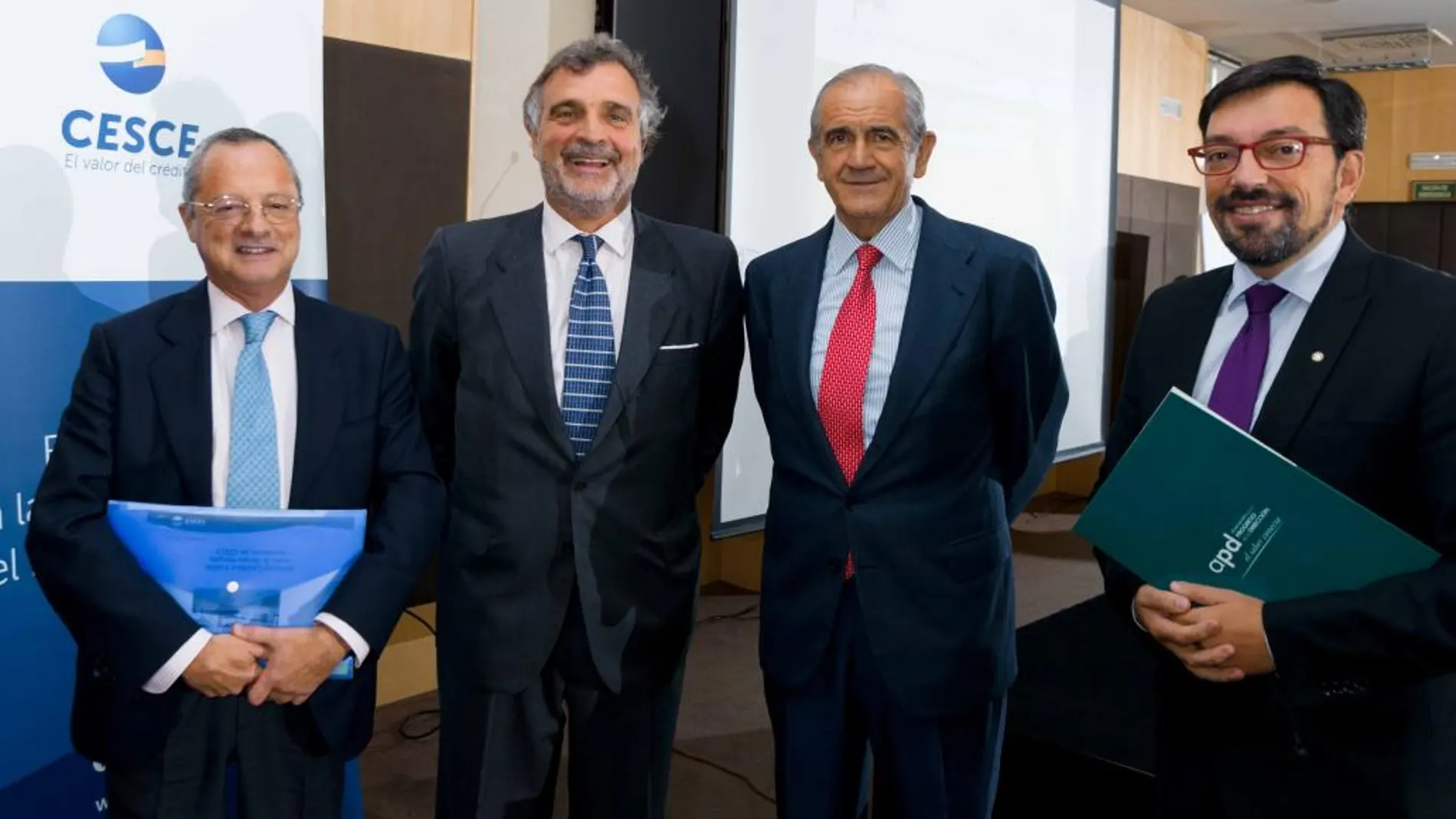 De izquierda a derecha Enrique Asenjoy y Rengifo, de Cesce; y José Ignacio Nicolás-Correa y Prundencio Herrero, de APD