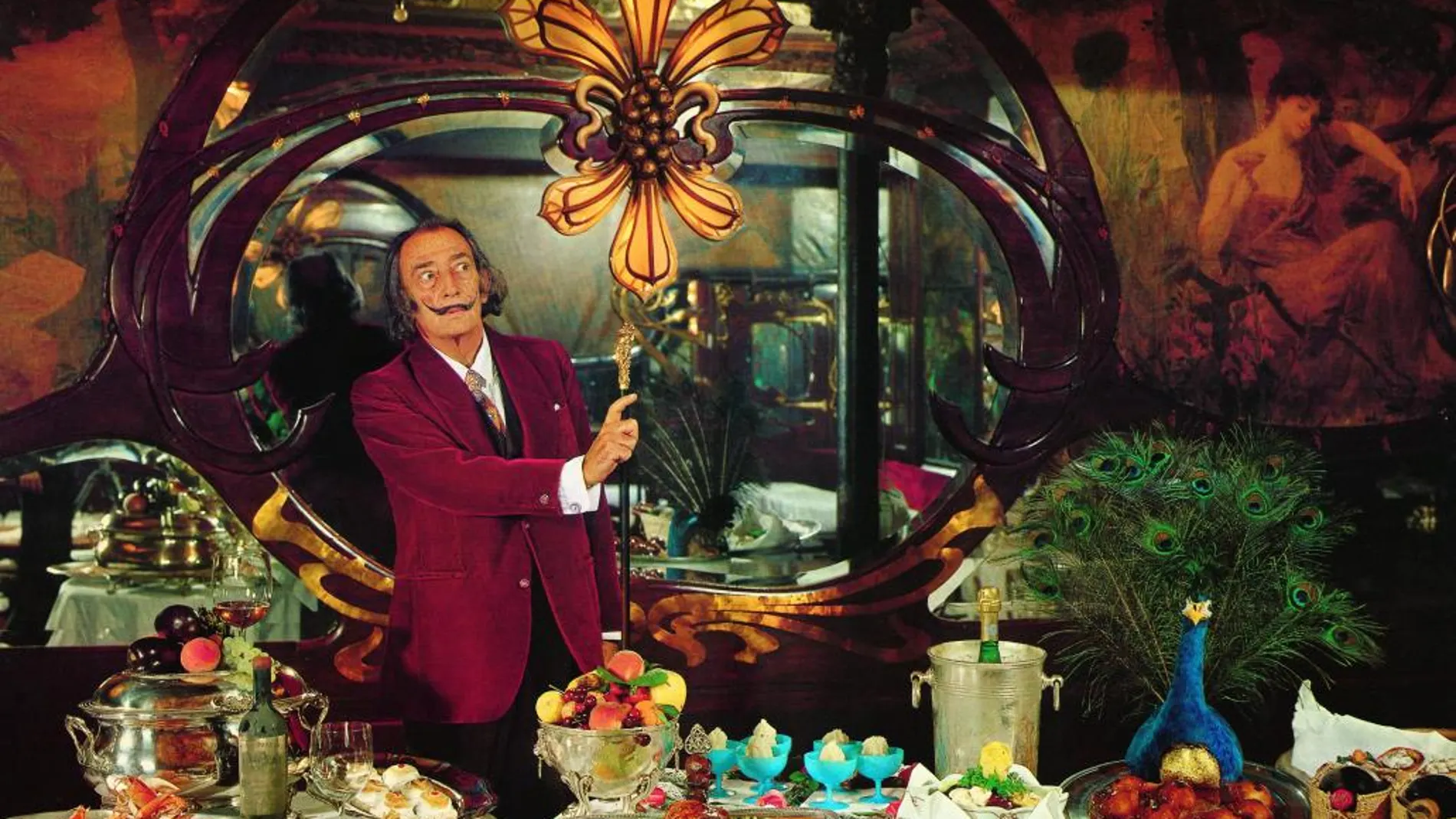 A mesa puesta. Salvador Dalí, a punto de darse un histórico festín