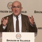 El presidente de la Diputación de Valladolid, Jesús Julio Carnero, presenta las líneas de subvenciones