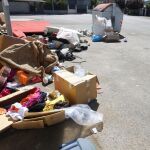 Los contenedores de las calles de Ponferrada comienzan acumular basura por la huelga