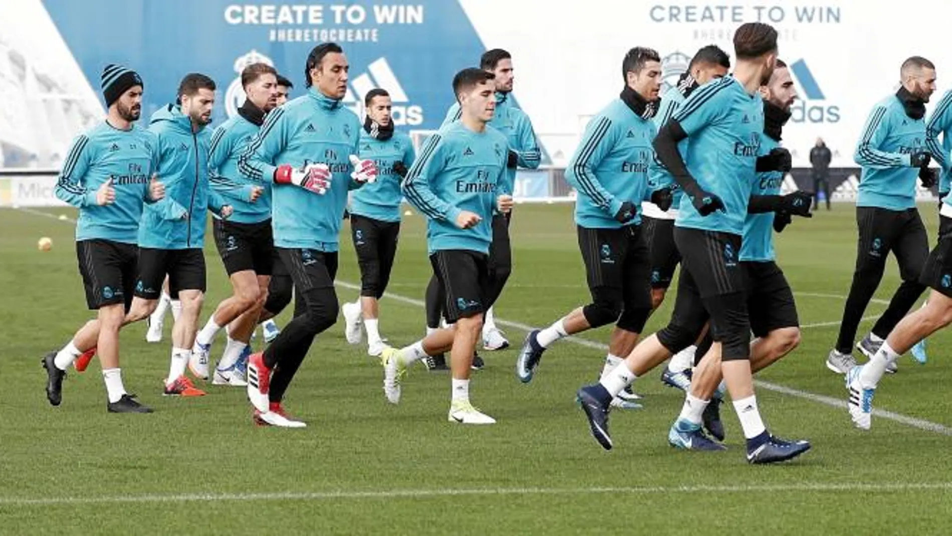 La primera plantilla tuvo una suave sesión de entrenamiento ayer en Valdebebas