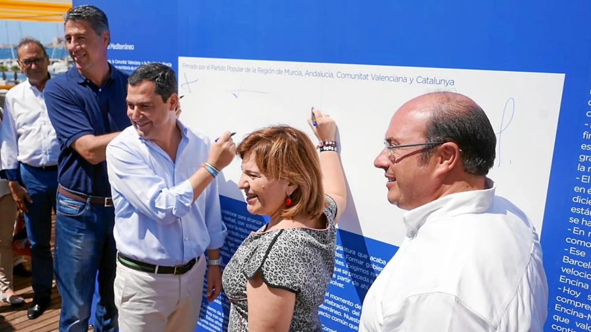 Moreno (2i) firmó el manifiesto «Juntos por el Mediterráneo» con Pedro Antonio Sánchez (d), Isabel Bonig y García Albiol