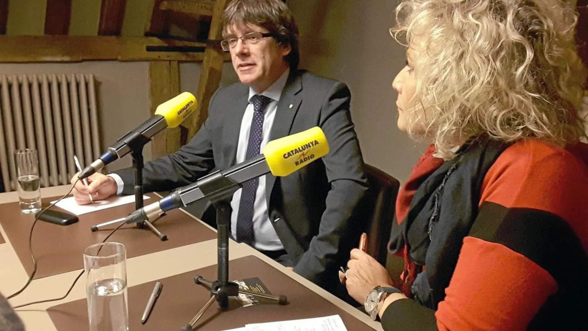 Mònica Terribas entrevistando en Bélgica a Carles Puigdemont