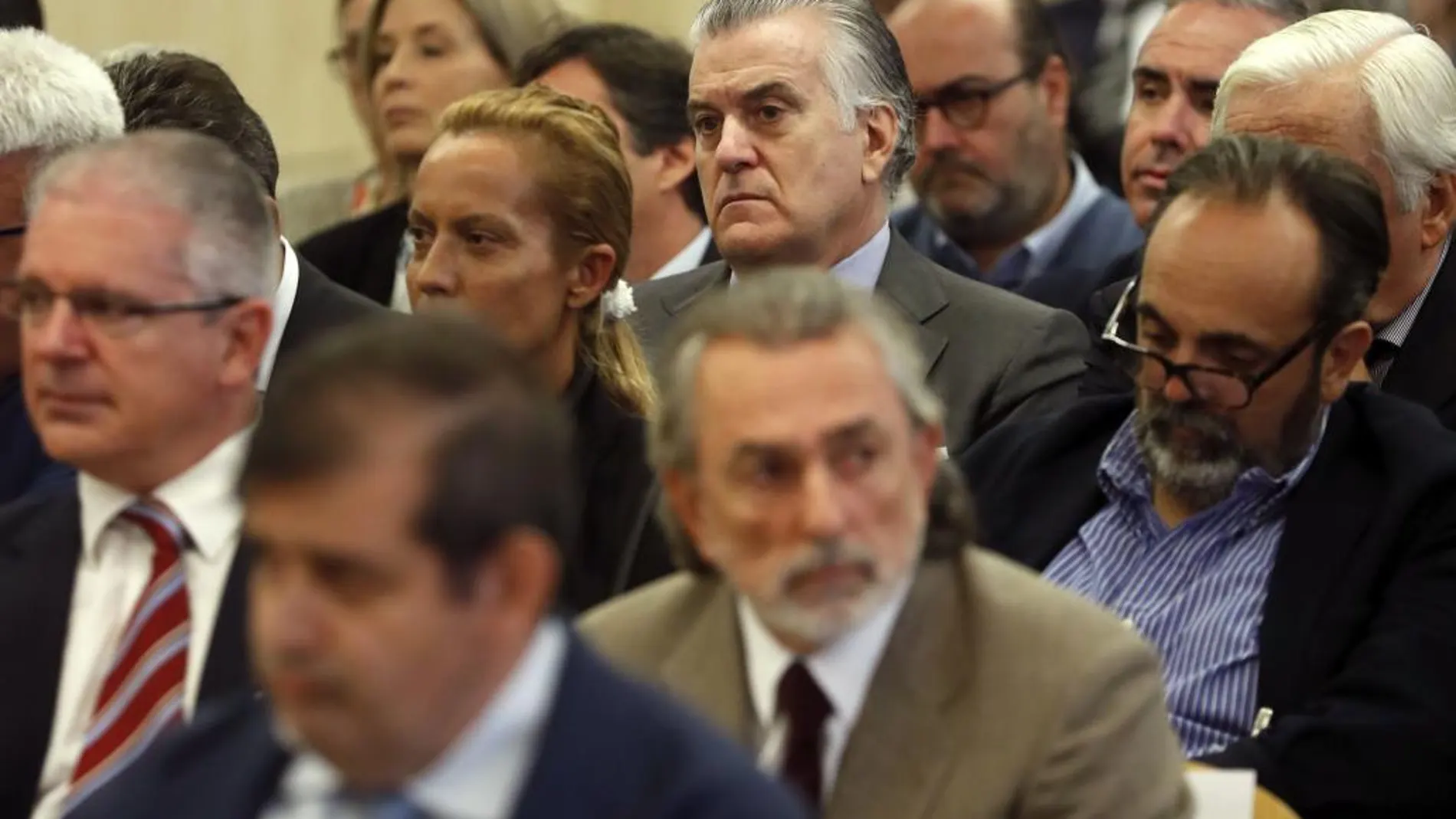 Luis Bárcenas, junto a Francisco Correa, Pablo Crespo y Carmen Rodríguez, durante el juicio
