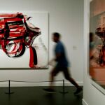 La obra «Pistola» de 1981 es una de las más de 350 obras que forman parte de la exposición "Warhol. El arte mecánico"/ Efe