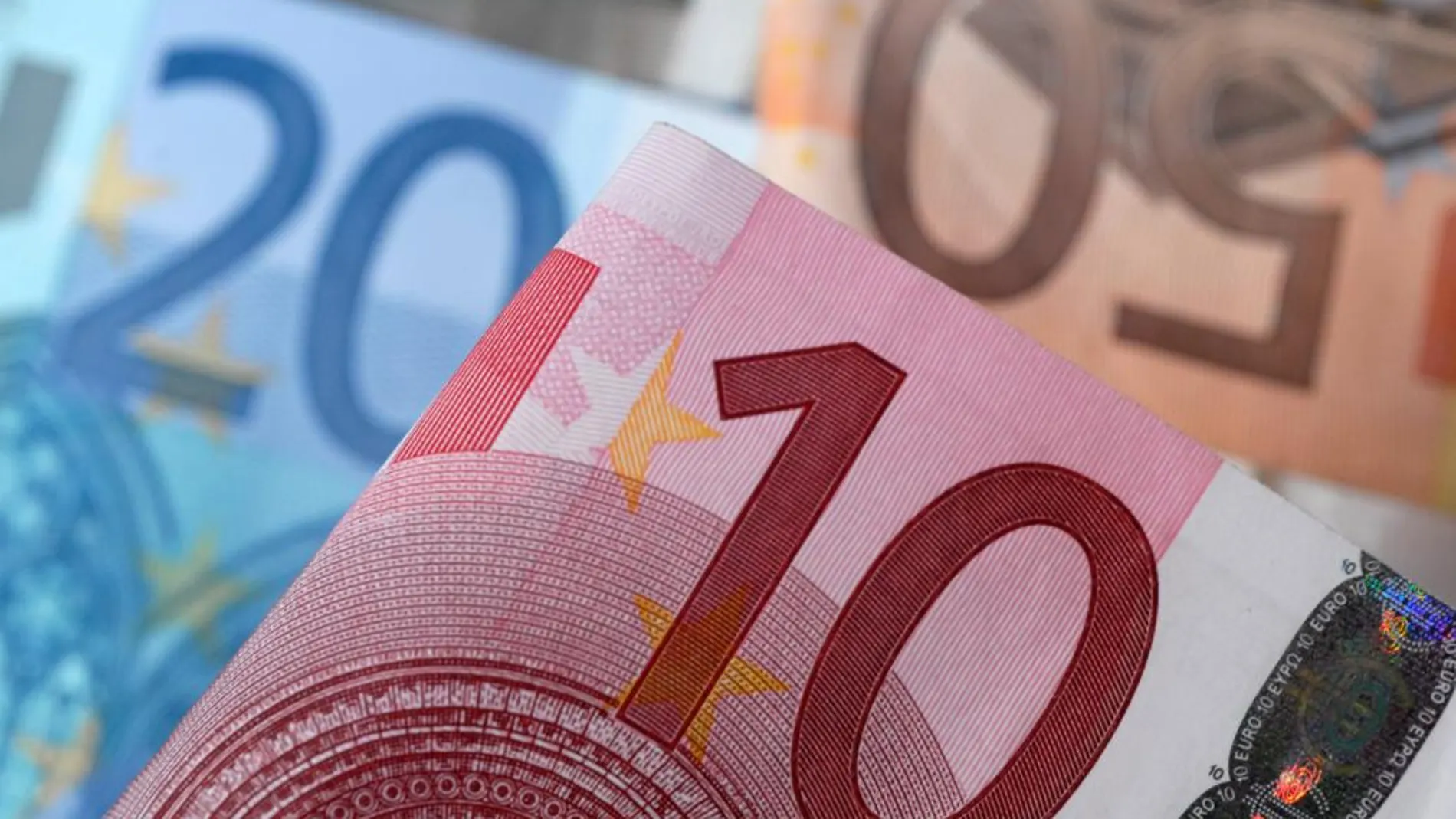 El euro baja al valor mínimo desde finales de julio