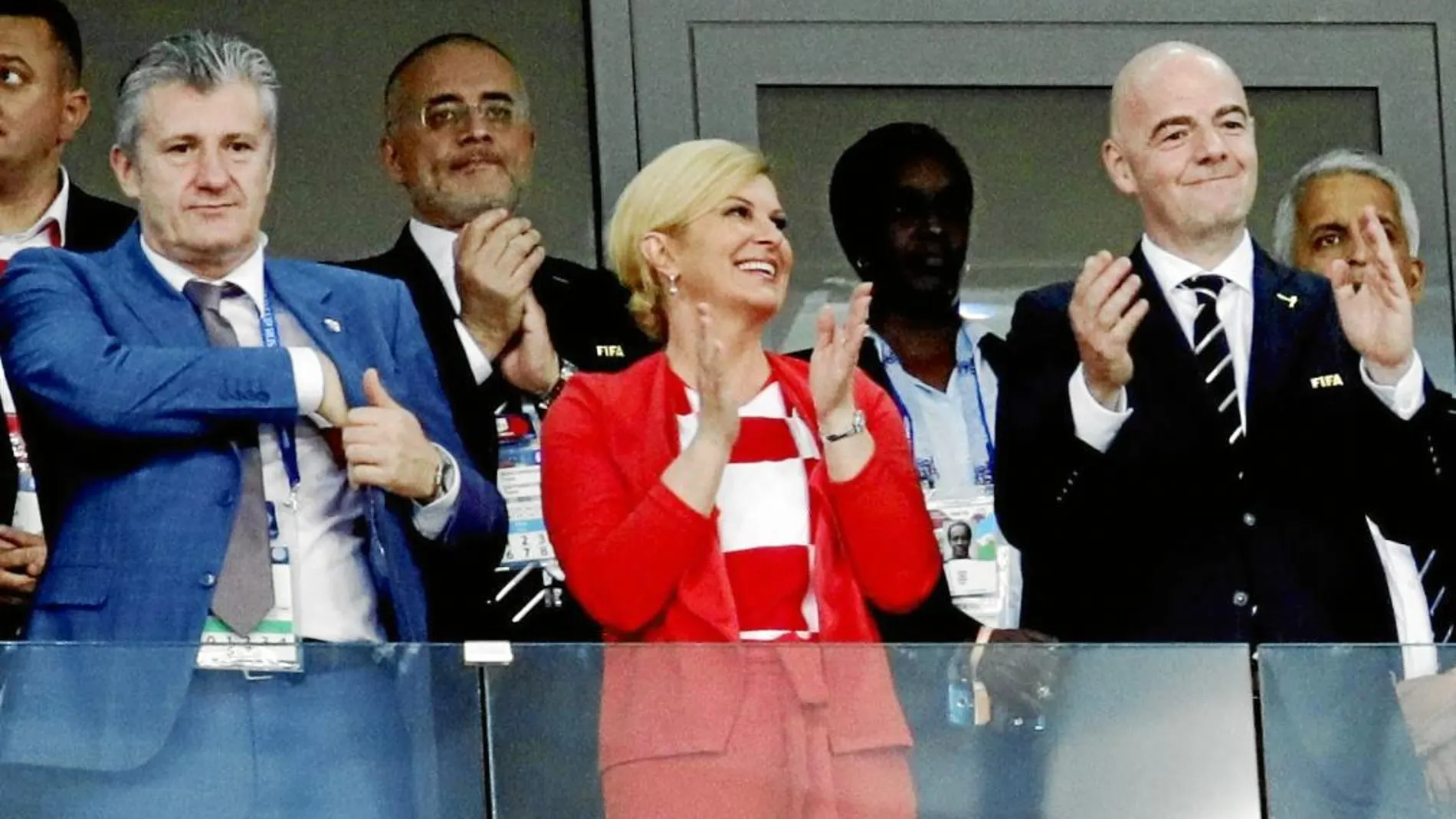 La presidenta de Croacia estará hoy en el palco del estadio Luzhniki para apoyar a su selección. Es una de las imágenes del Mundial / Efe