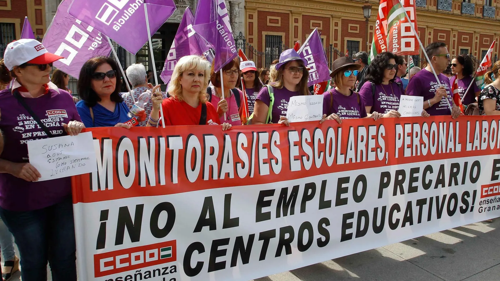 Protesta de monitores escolares ante San Telmo / Foto: Manuel Olmedo