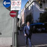 El ministro principal de Gibraltar, Fabian Picardo, en las calles de la colonia en marzo de 2017