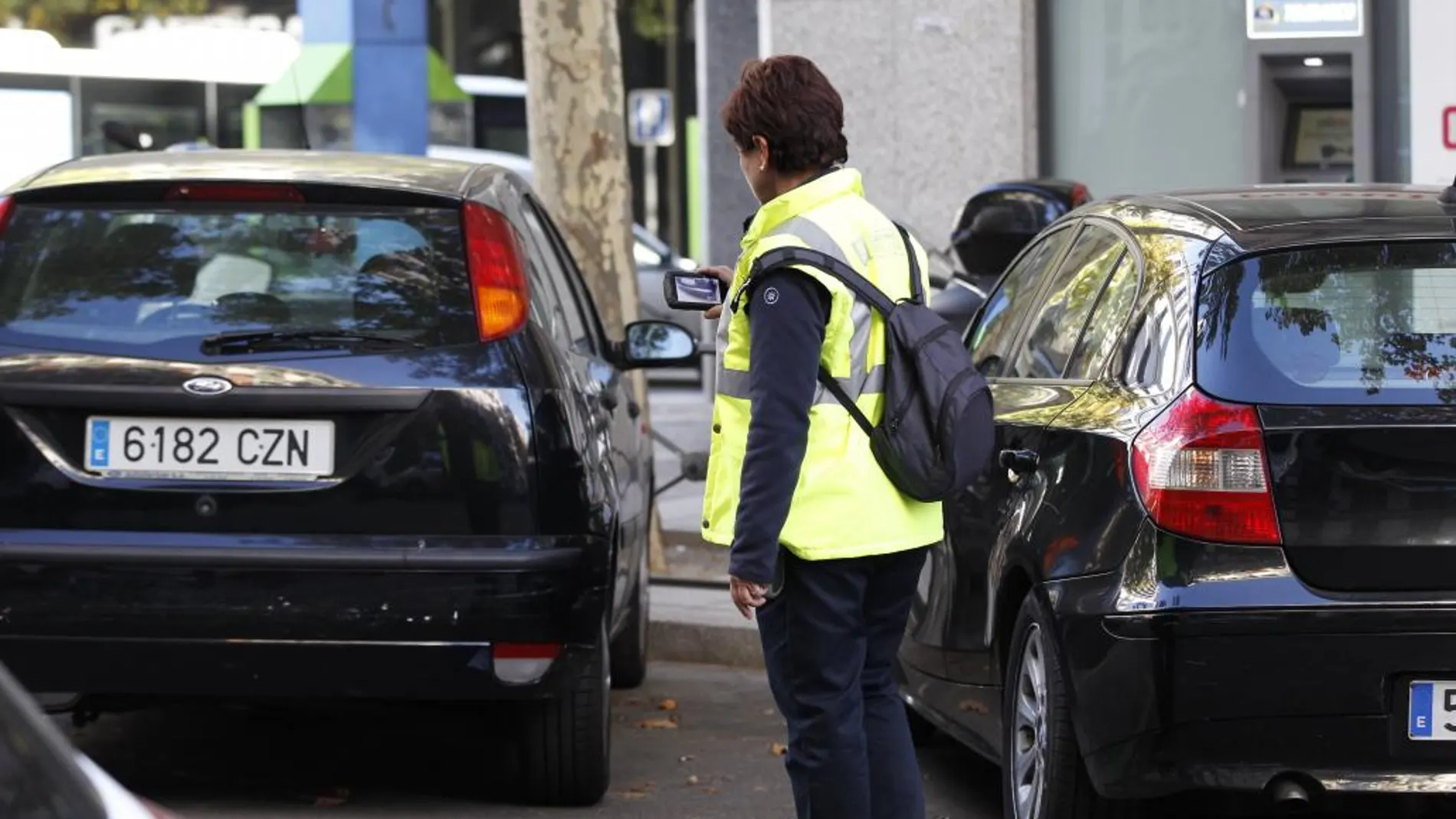 El Ayuntamiento de Madrid ha levantado para mañana la prohibición de aparcar en la almendra central