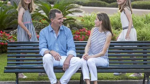 Los Reyes con sus hijas, en Marivent