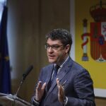 El ministro de Energía, Turismo y Agenda Digital, Álvaro Nadal, durante la rueda de prensa ofrecida hoy en Madrid.