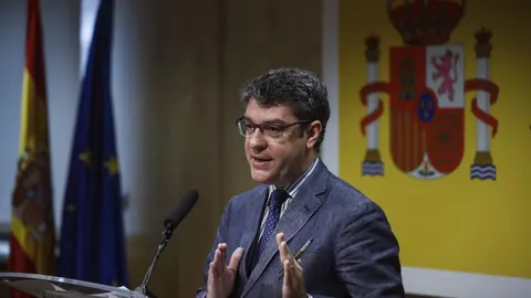 El ministro de Energía, Turismo y Agenda Digital, Álvaro Nadal, durante la rueda de prensa ofrecida hoy en Madrid.