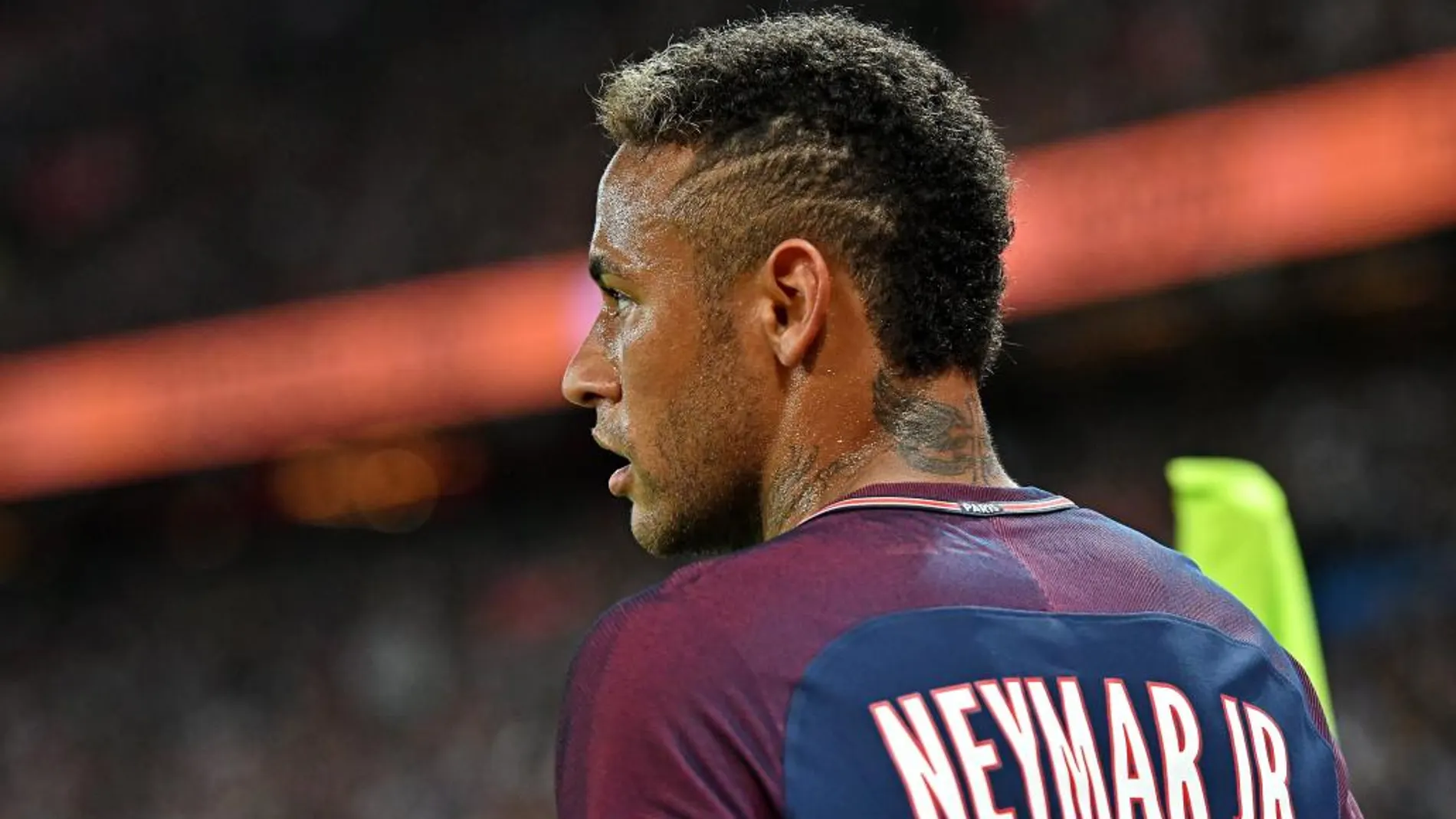 Neymar Jr con la camiseta del Paris Saint Germain ante el AS Saint Etienne.