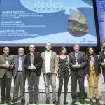 El consejero Antonio Silván y el alcalde de Burgos, Javier Lacalle, junto a Antonio Mencía, Luis Abril y los premiados en la III edición del Congreso Iberoamericano «iRedes» celebrado en la capital burgalesa