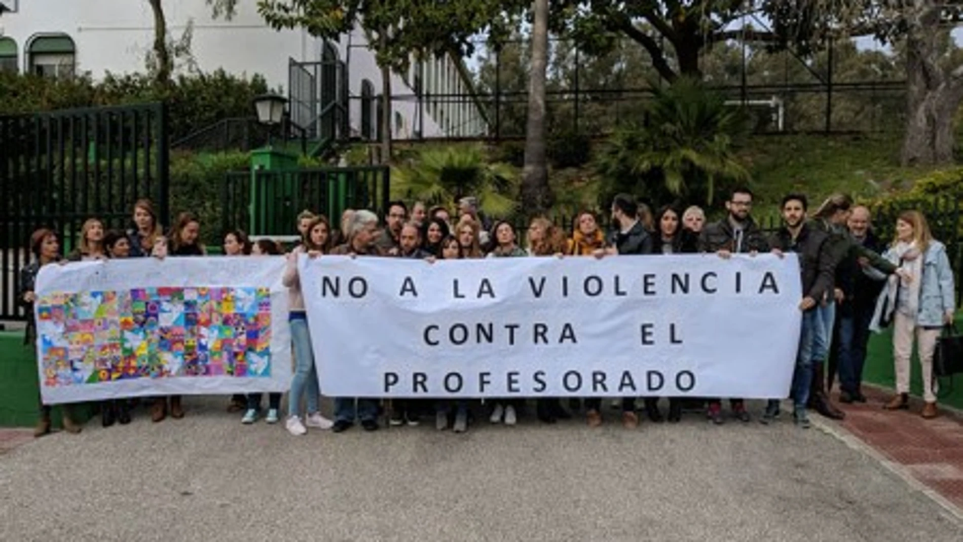 Protesta contra las agresiones a docentes