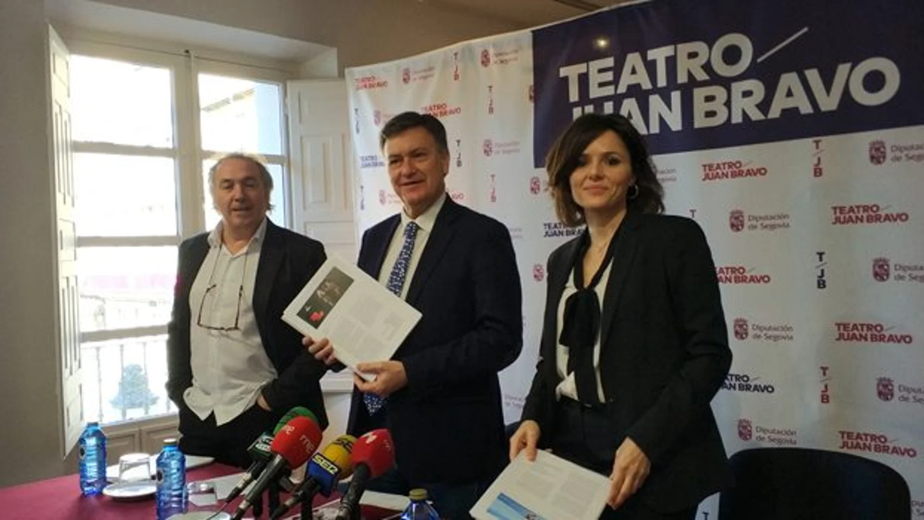 El presidente de la Diputación de Segovia, Francisco Vázquez, presenta la programación del segundo trimestre del Teatro Juan Bravo