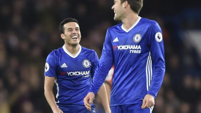 Pedro, del Chelsea, celebra un gol que marcó durante el partido de la Premier League entre el Chelsea y el Bournemouth en el estadio Stamford Bridge de Londres