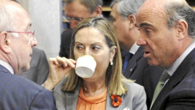 La ministra de Fomento, Ana Pastor, y el de Economía, Luis de Guindos, abordaron las recomendaciones de la CE con sus homólogos Siim Kallas y Olli Rehn